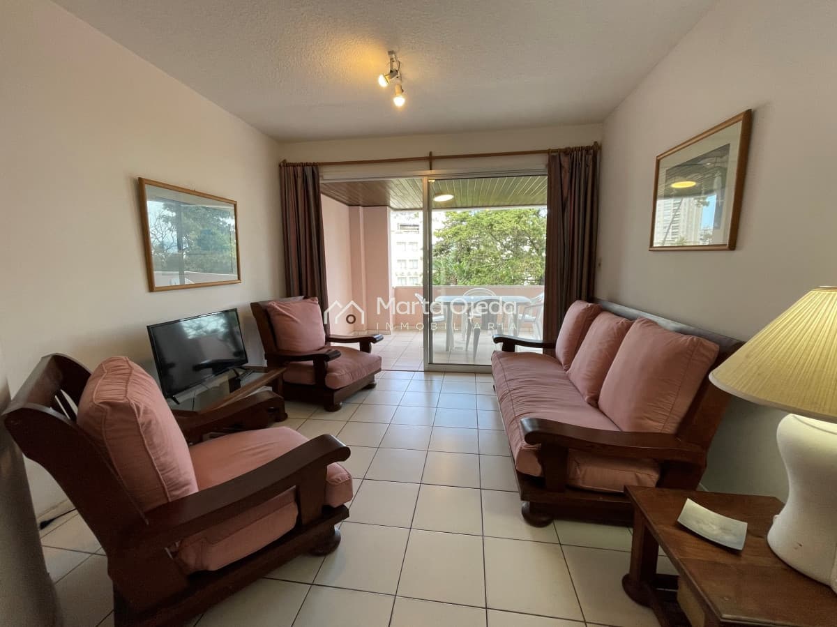 Apartamento ID.41219 - Playa Mansa, lindo entorno, edificio bajo buen lugar para descansar