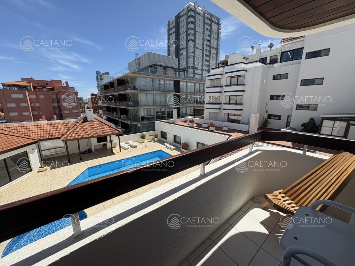 Venta apartamento 2 dormitorios. Peninsula, Punta del Este.