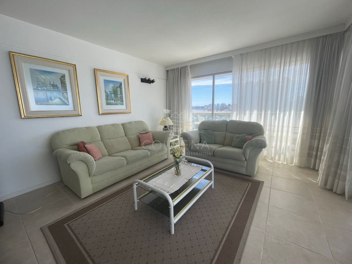 Terraza con vista a las 2 playas y algo al Puerto