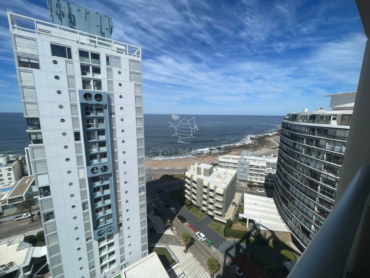Terraza con vista a las 2 playas y algo al Puerto