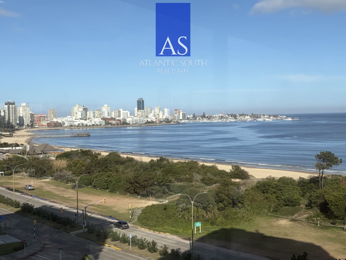 Apartamento 3 dormitorios(1 dependencia) frente al mar Playa Mansa