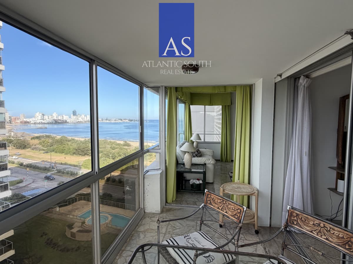 Apartamento 3 dormitorios(1 dependencia) frente al mar Playa Mansa