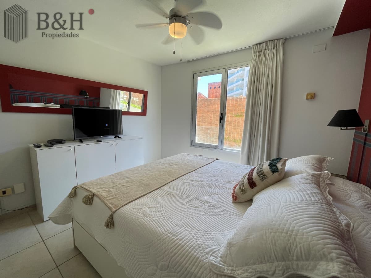 Lindo apto. a 50 mts del mar, servicio de playa, aire acondicionado
