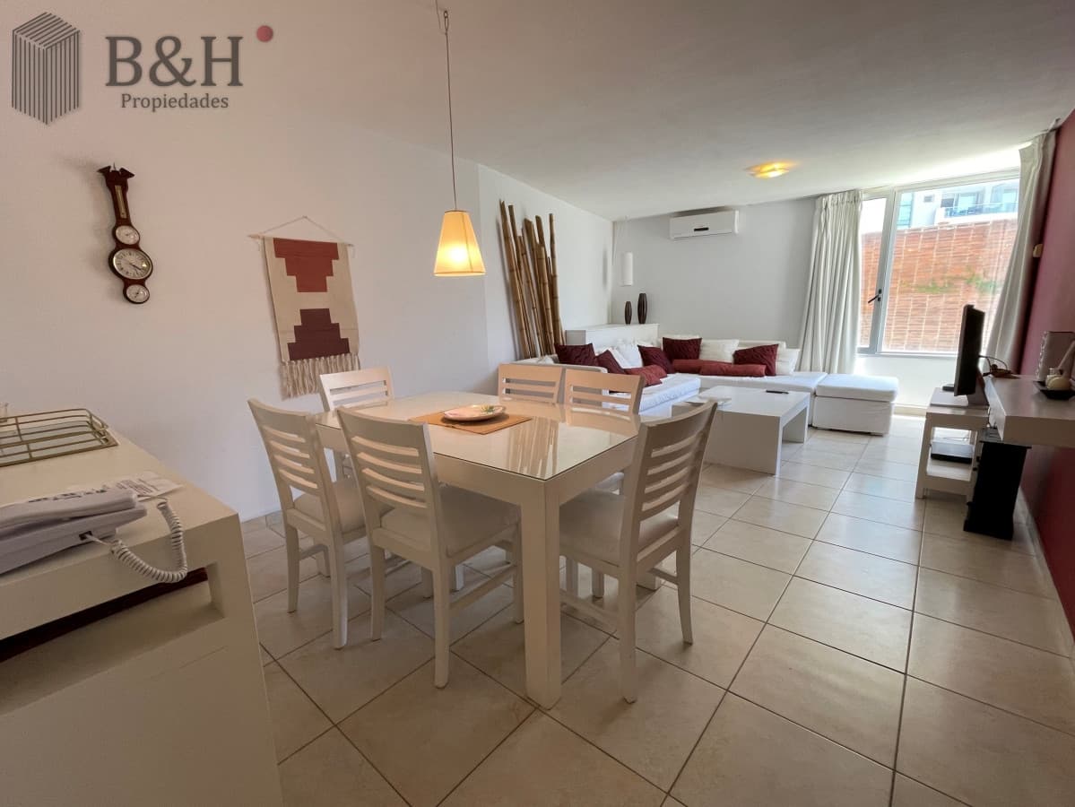 Lindo apto. a 50 mts del mar, servicio de playa, aire acondicionado