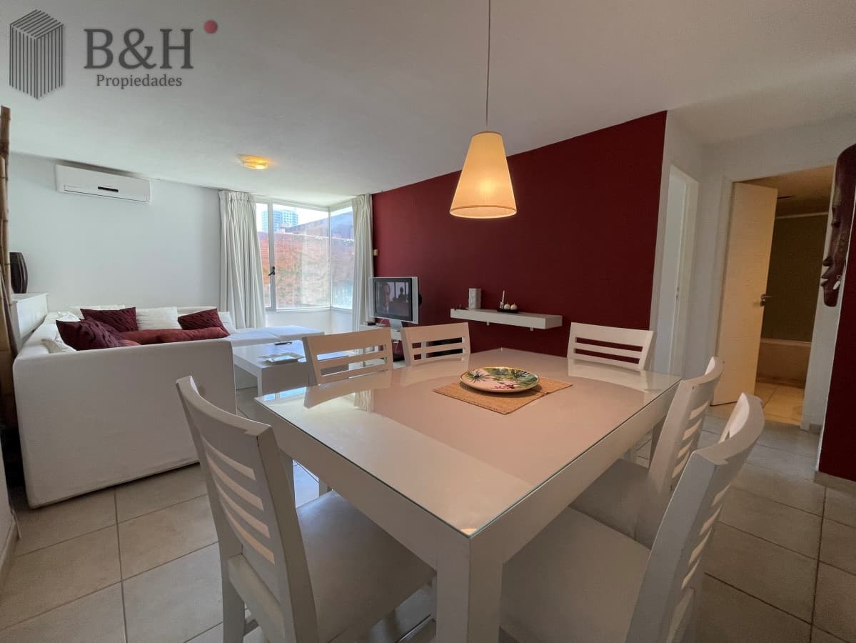 Lindo apto. a 50 mts del mar, servicio de playa, aire acondicionado