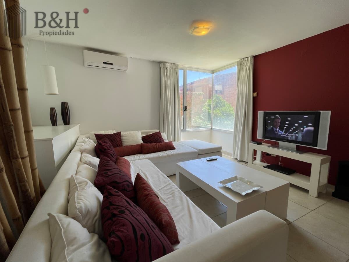 Lindo apto. a 50 mts del mar, servicio de playa, aire acondicionado