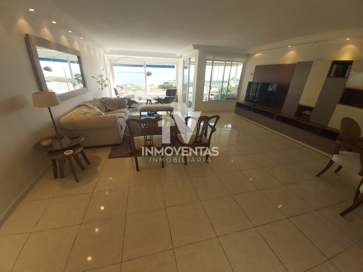 IV- Apartamento frente a la Isla Gorriti de Punta del Este