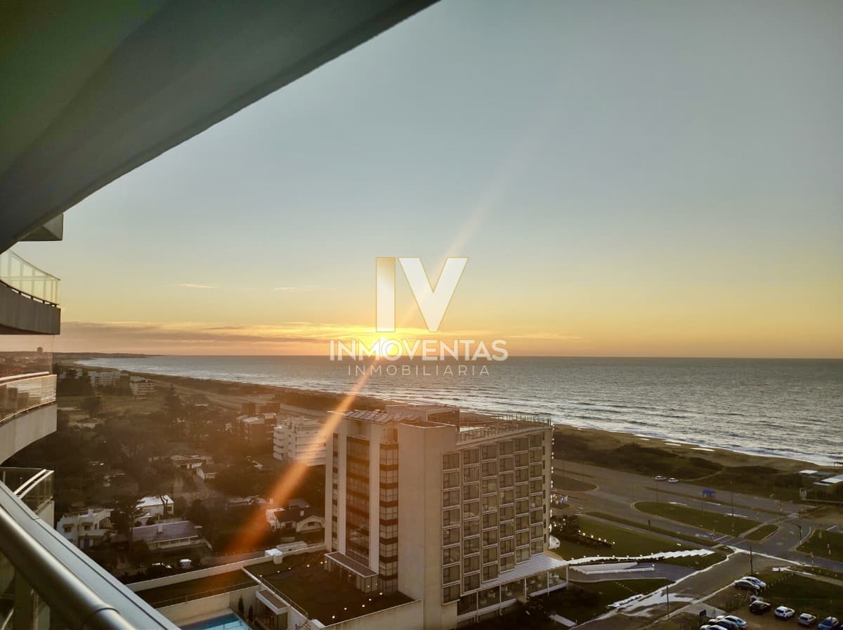 Brava- Hermosa unidad en piso alto