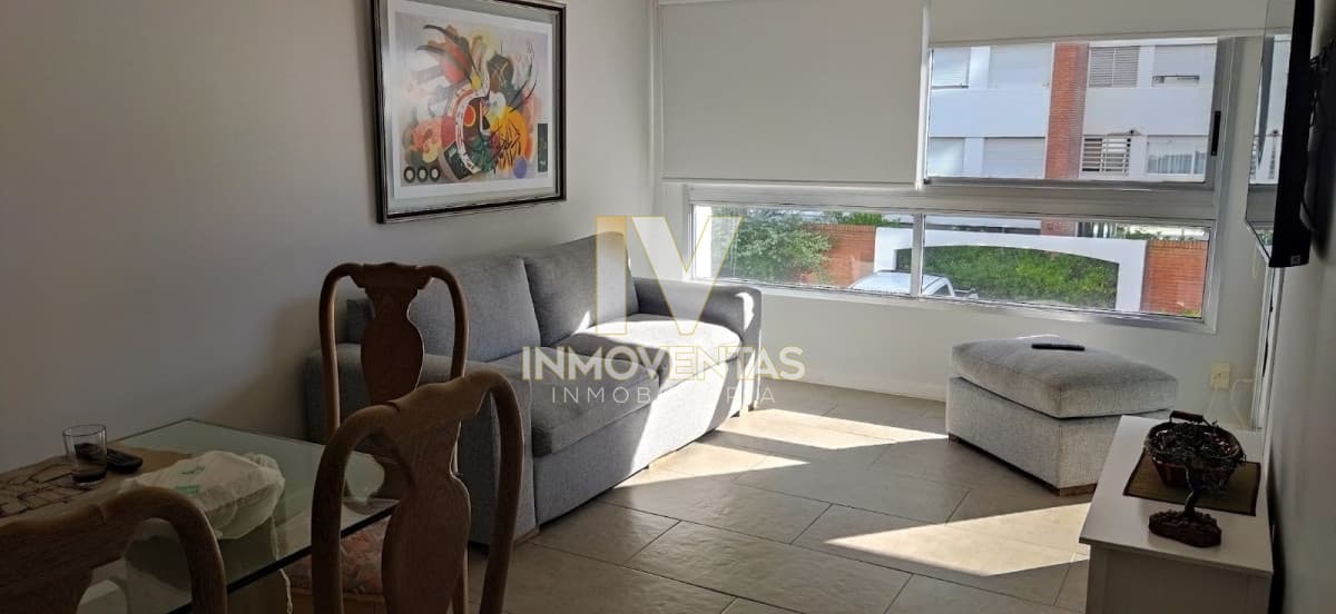 Apartamento de 1 dormitorio en venta sobre playa mansa.