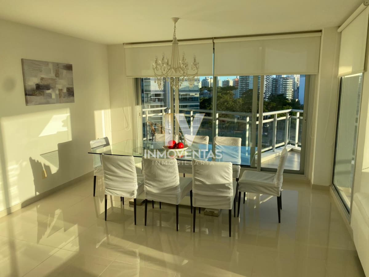Apartamento de 3 dormitorios en venta en primeras paradas de playa mansa
