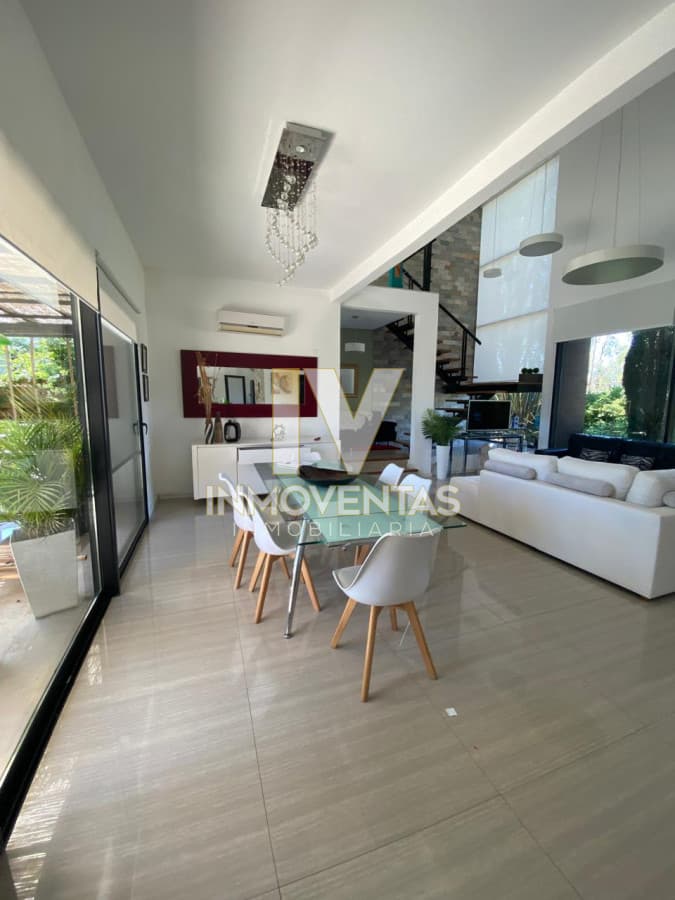 MODERNA CASA EN BARRIO CERRADO LA RESIDENCE