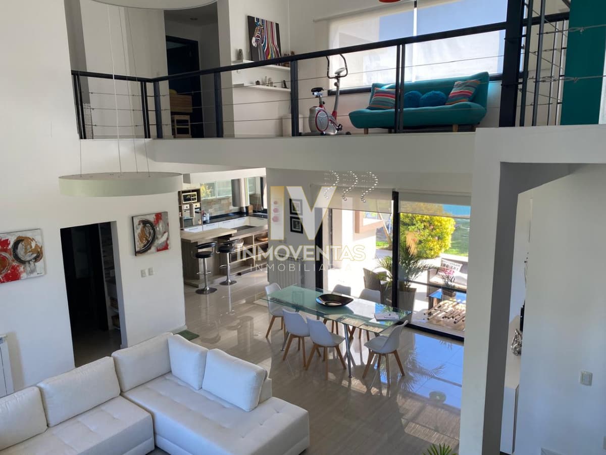 MODERNA CASA EN BARRIO CERRADO LA RESIDENCE