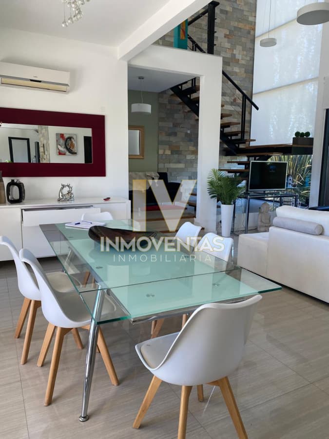MODERNA CASA EN BARRIO CERRADO LA RESIDENCE