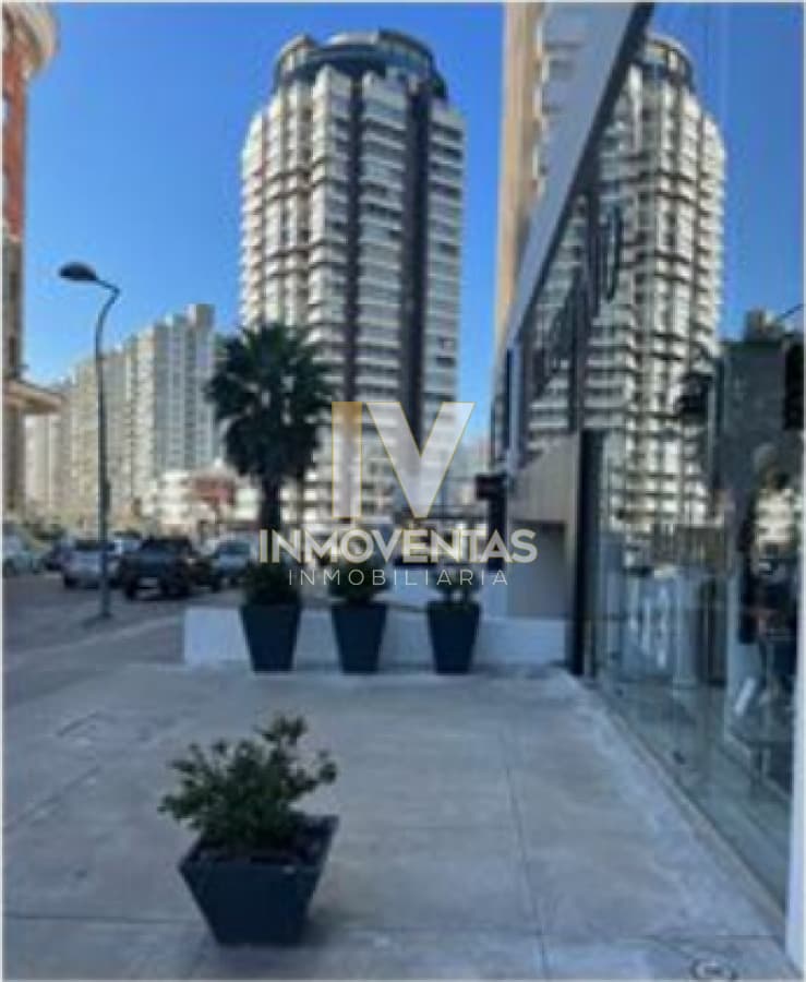Importante Local Comercial sobre calle 20 en alquiler.