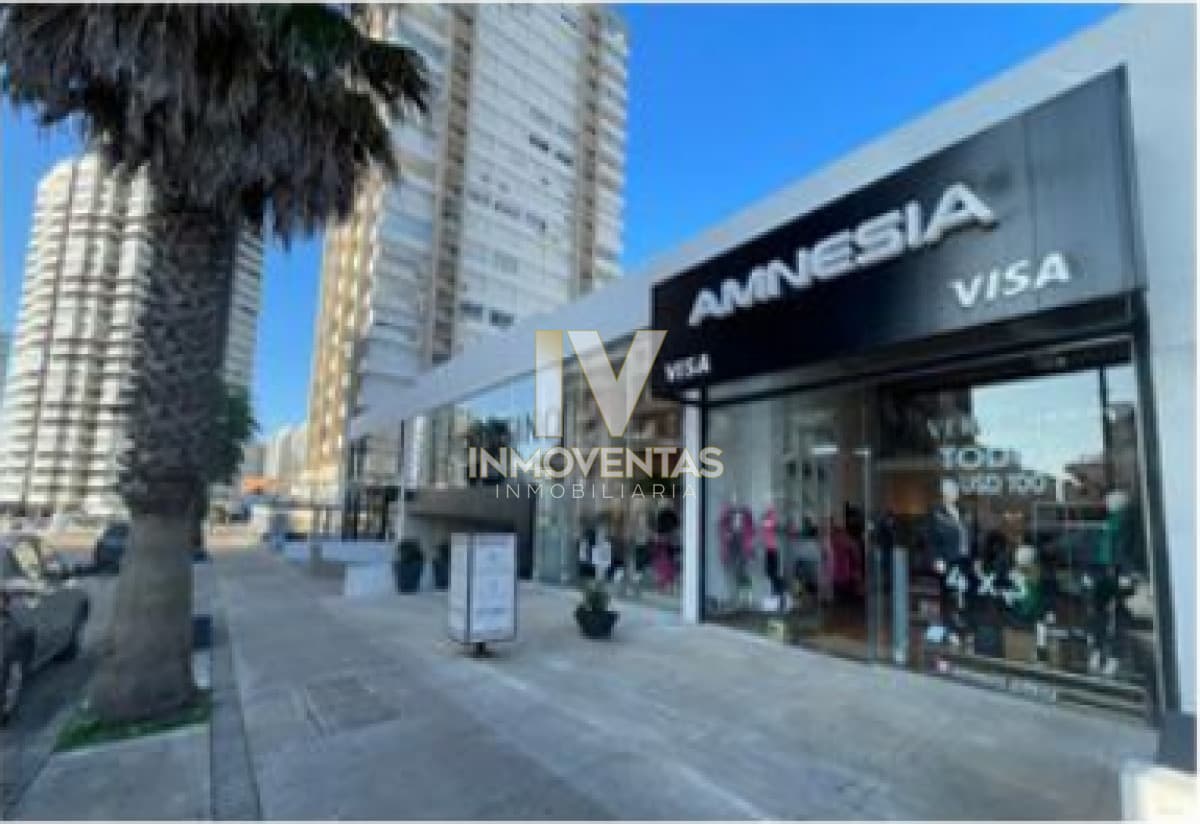 Importante Local Comercial sobre calle 20 en alquiler.