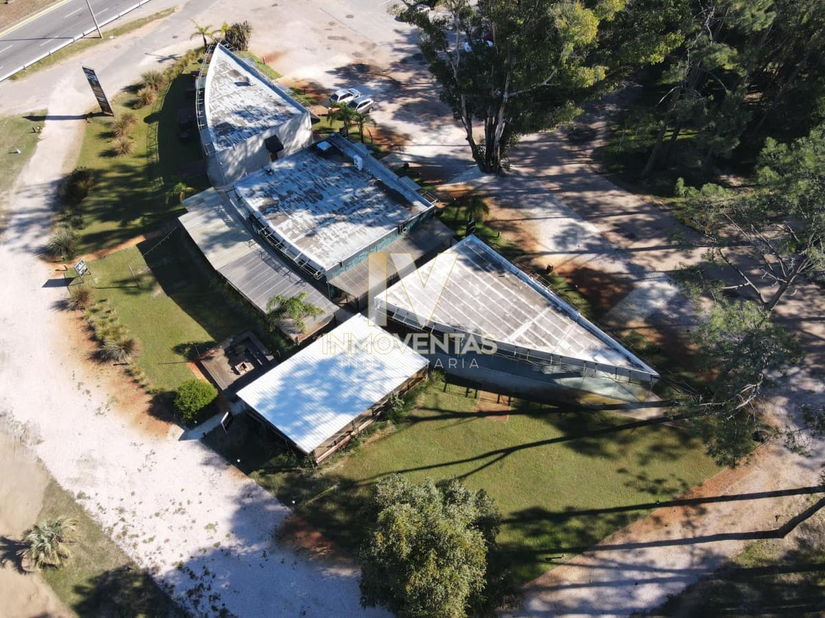 Local Comercial Disponible en gran ubicacion. Ideal para oficina o negocio