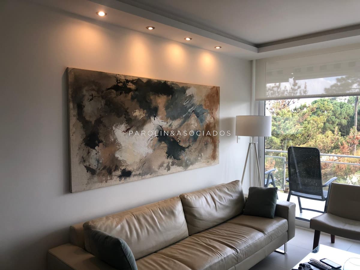 Apartamento reciclado de 2 dormitorios en Marbello Mon, Punta del Este.