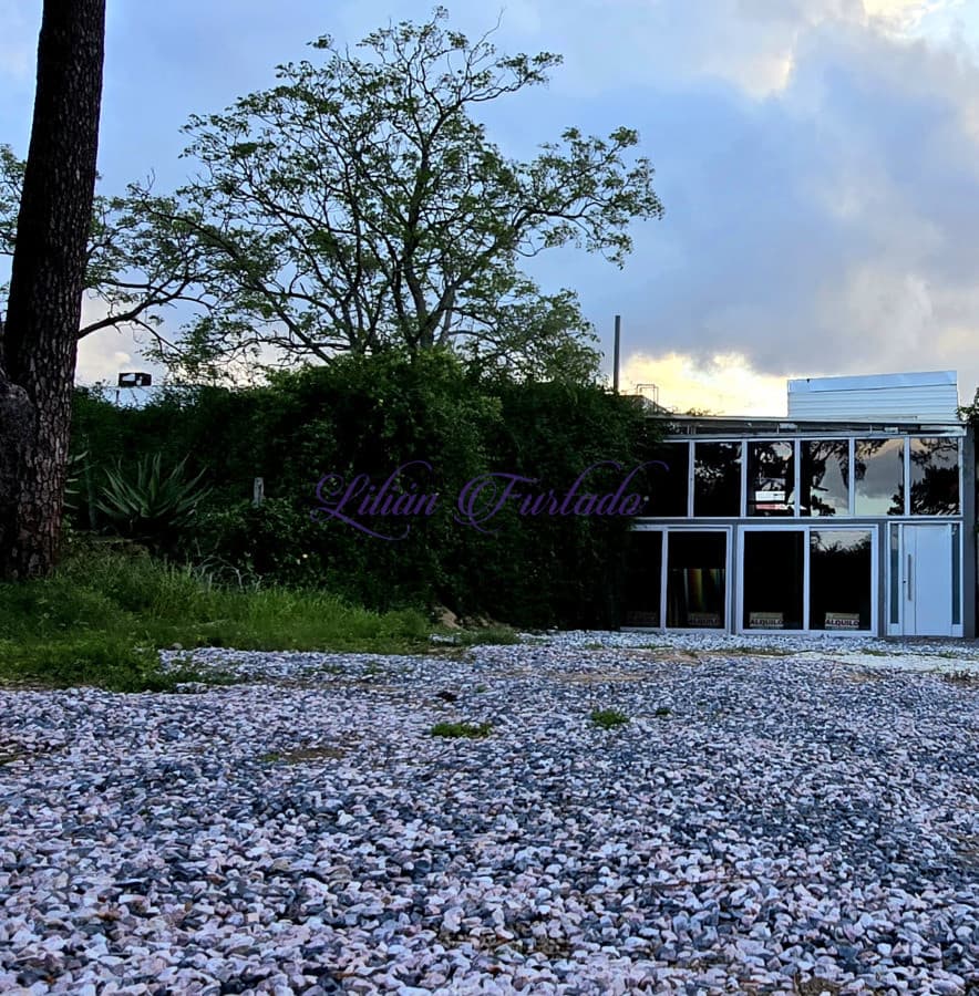 Local Amplio en La Barra (frente a plaza con pista de skate) - Lilian Furtado Negocios Inmobiliarios
