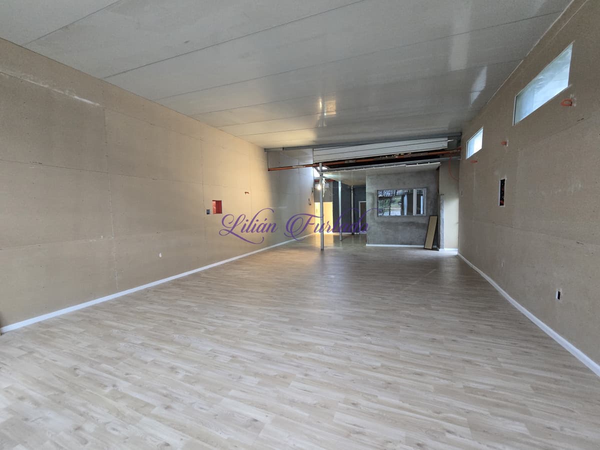 Local Amplio en La Barra (frente a plaza con pista de skate) - Lilian Furtado Negocios Inmobiliarios