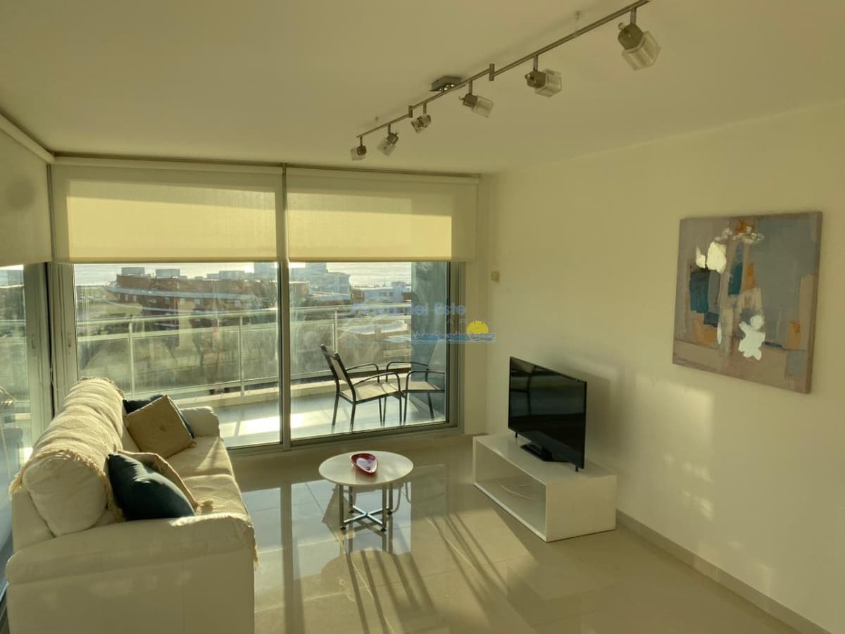 Apartamento de 3 dormitorios en venta en primeras paradas de playa mansa - Inmobiliaria Playa del Este