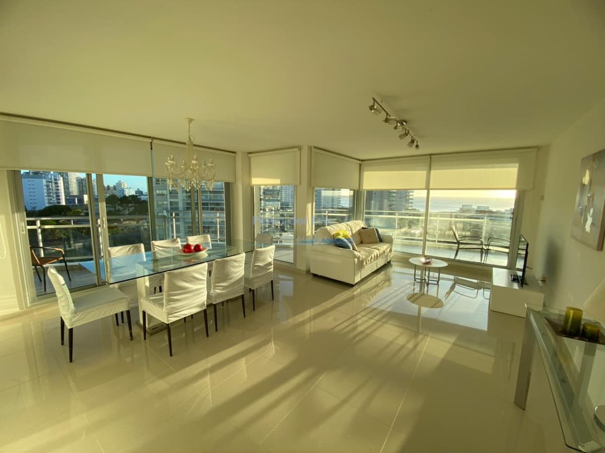 Apartamento de 3 dormitorios en venta en primeras paradas de playa mansa - Inmobiliaria Playa del Este