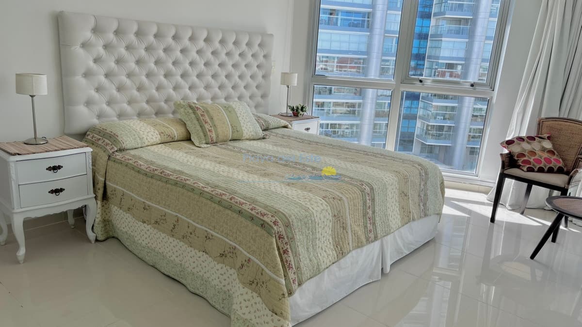 Apartamento de 3 dormitorios en venta en primeras paradas de playa mansa - Inmobiliaria Playa del Este