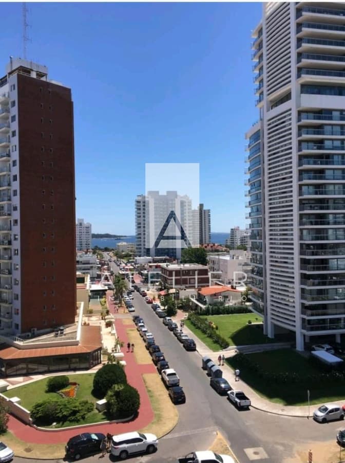 Venta de apartamento 3 dormitorios a reciclar, Punta del Este