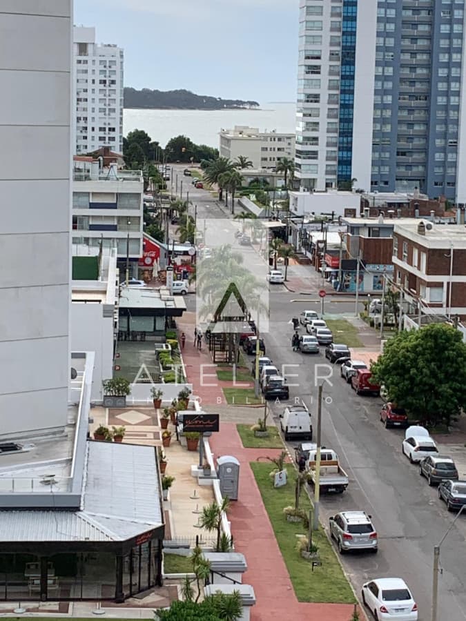 Venta de apartamento 3 dormitorios a reciclar, Punta del Este
