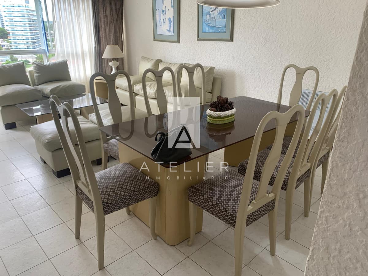 Venta de apartamento 3 dormitorios a reciclar, Punta del Este