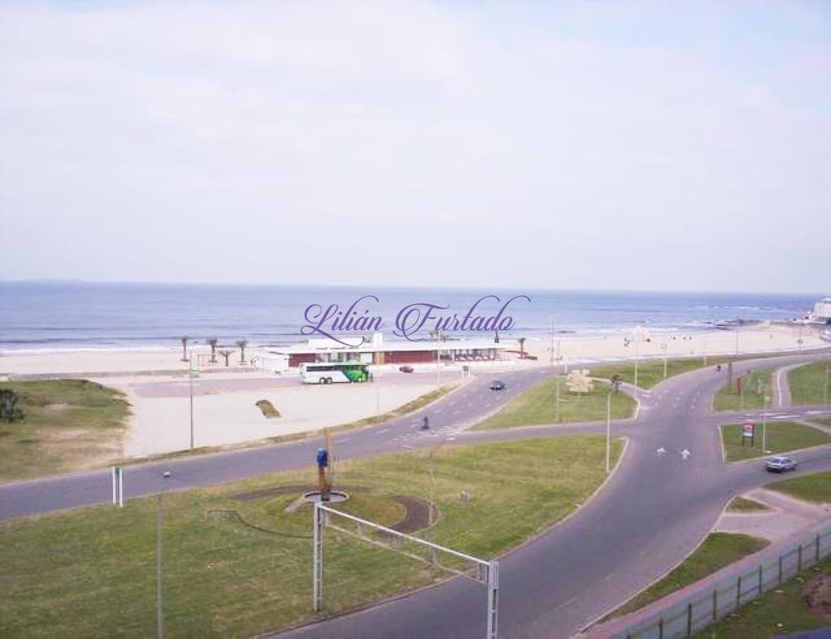 EN VENTA Y ALQUILER GRAN DEPARTAMENTO FRENTE AL MAR DE BRAVA PUNTA DEL PUNTA - Lilian Furtado Negocios Inmobiliarios