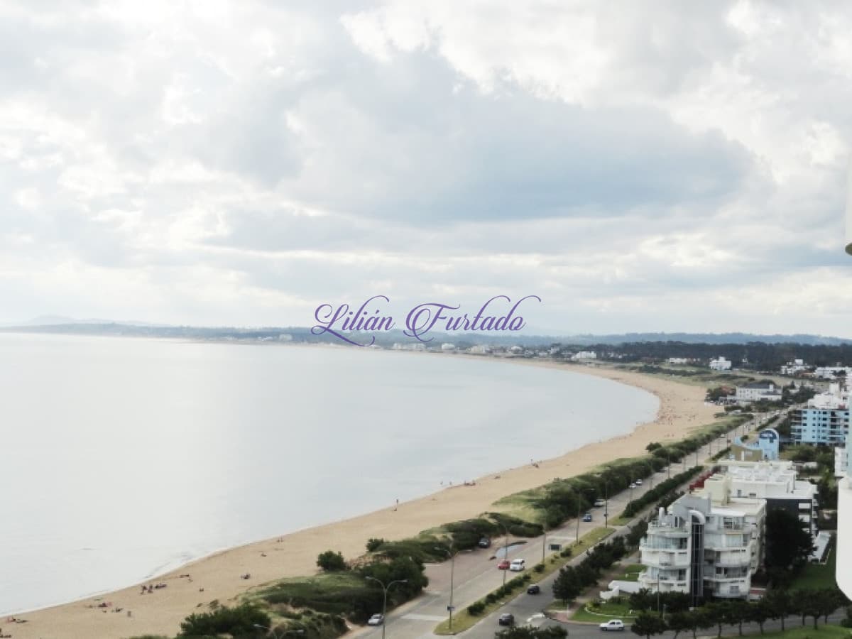 AQUARELA ALQUILER TEMPORADA ANUAL E INVERNAL--EXCELENTE APTO CON TODA LA VISTA A LA MANSA  PUNTA DEL ESTE - Lilian Furtado Negocios Inmobiliarios