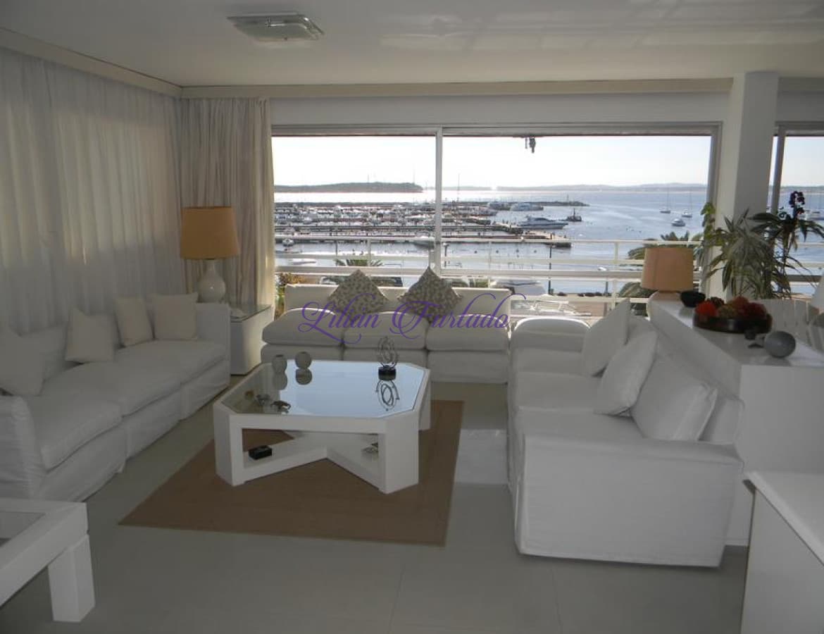 VENTA DISTINGUIDO Y AMPLIO PISO FRENTE AL PUERTO PUNTA DEL ESTE - Lilian Furtado Negocios Inmobiliarios