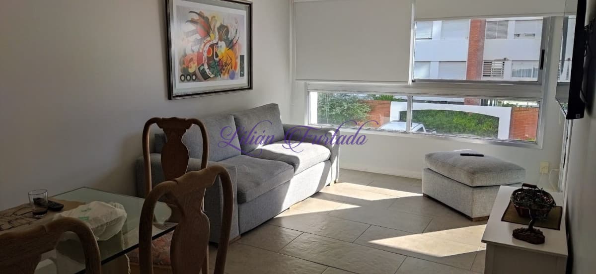 VENTA Y ALQUILER TEMPORADA MEJOR ZONA DE PLAYA MANSA PUNTA DEL ESTE APARTAMENTO A 50 M DE LA PLAYA TOTALMENTE EQUIPADO - Lilian Furtado Negocios Inmobiliarios