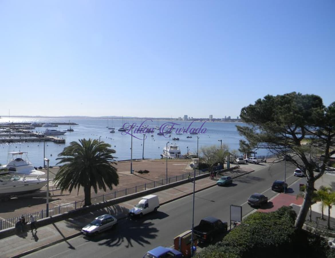 VENTA DISTINGUIDO Y AMPLIO PISO FRENTE AL PUERTO PUNTA DEL ESTE - Lilian Furtado Negocios Inmobiliarios
