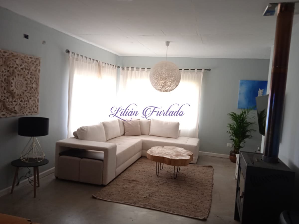 Casa nueva tradicional en una planta mucha luz EL TESORO . - Lilian Furtado Negocios Inmobiliarios