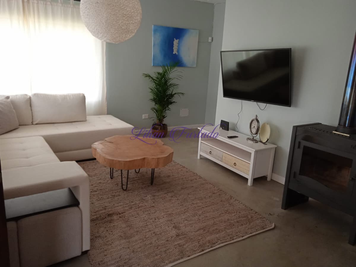 Casa nueva tradicional en una planta mucha luz EL TESORO . - Lilian Furtado Negocios Inmobiliarios
