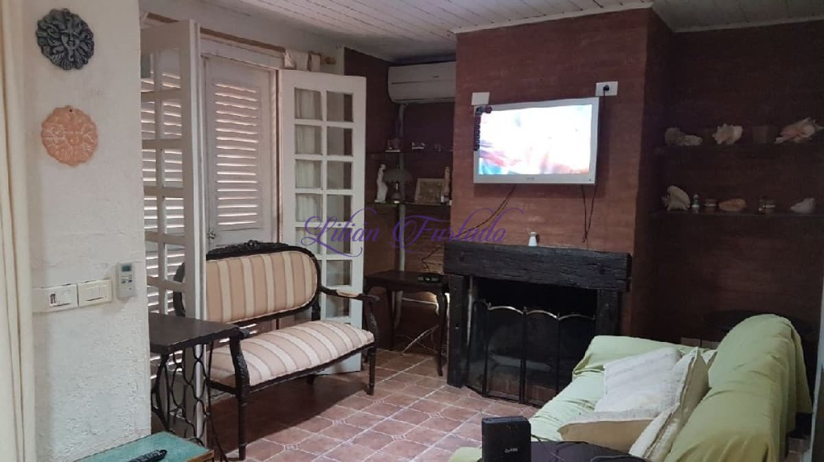 A SOLO 100 M DE LA RUTA, CASA GRANDE EN B   BUENOS AIRES - Lilian Furtado Negocios Inmobiliarios