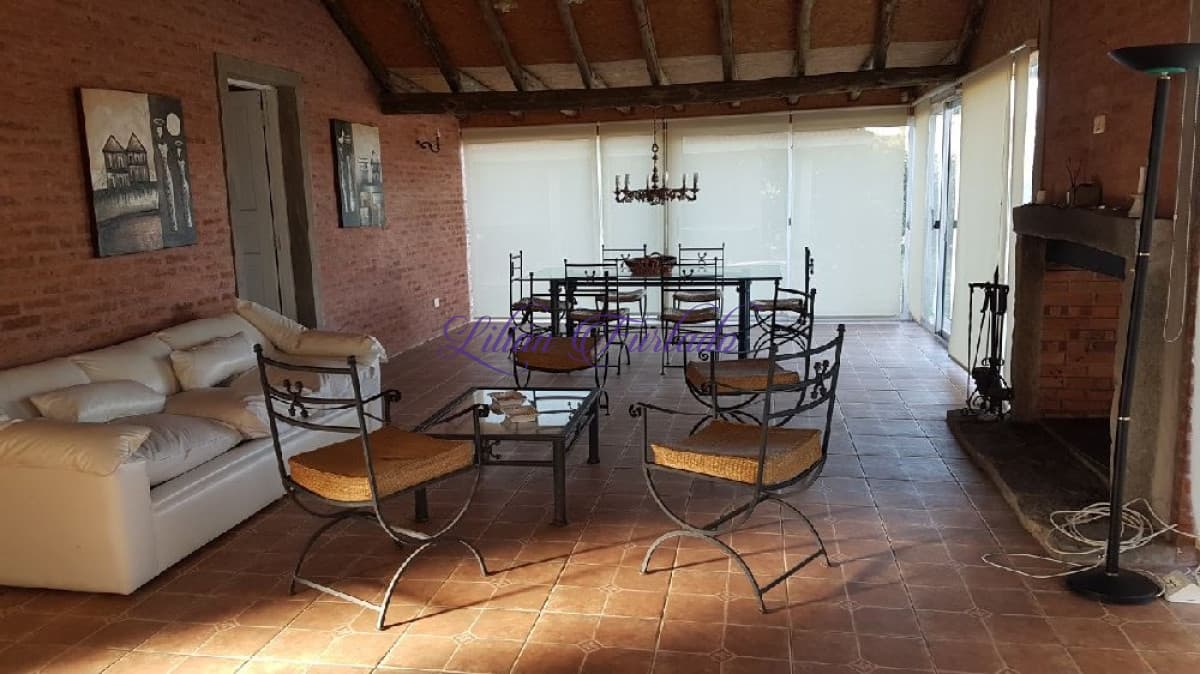 A SOLO 100 M DE LA RUTA, CASA GRANDE EN B   BUENOS AIRES - Lilian Furtado Negocios Inmobiliarios