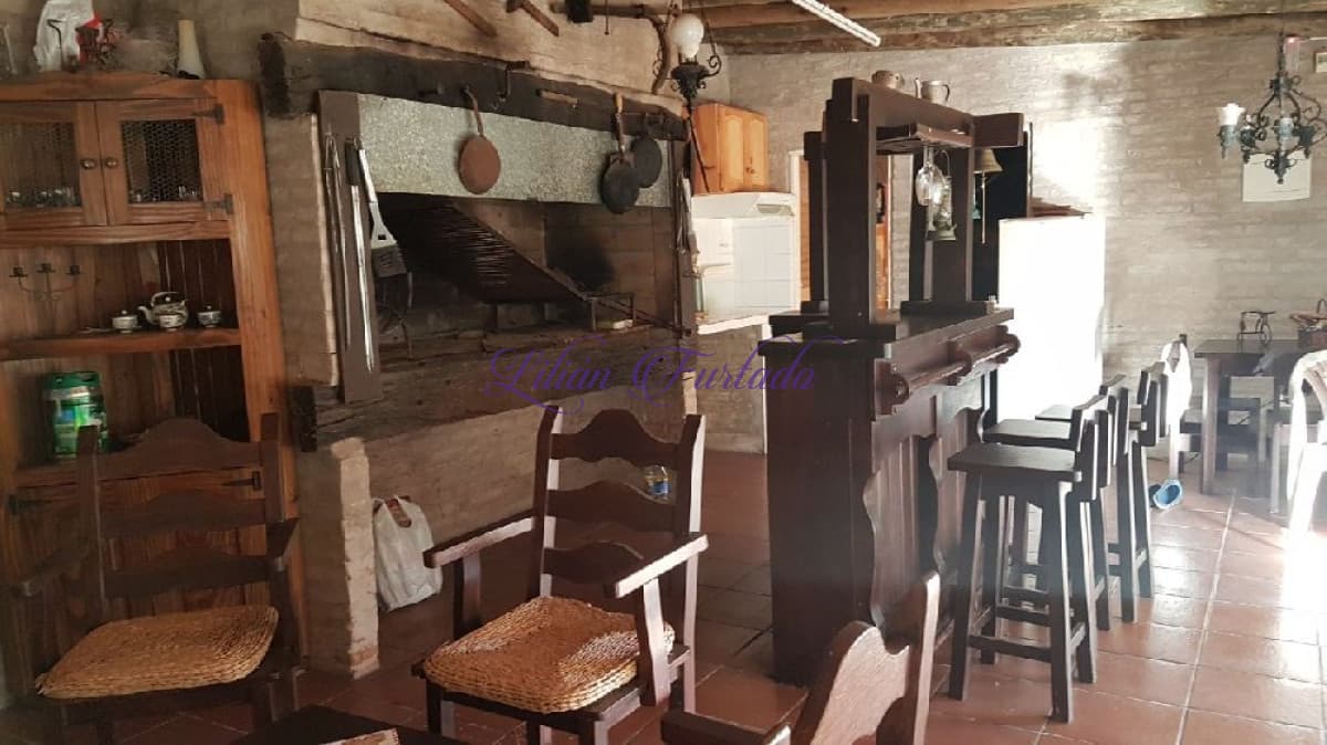 A SOLO 100 M DE LA RUTA, CASA GRANDE EN B   BUENOS AIRES - Lilian Furtado Negocios Inmobiliarios