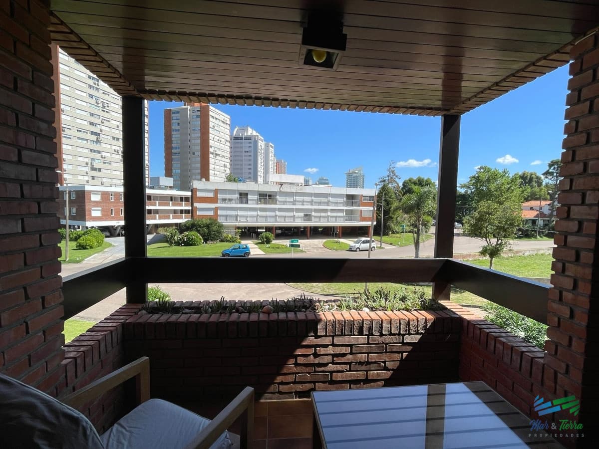En venta apartamento 2 dormitorios en Playa Mansa, Punta del Este