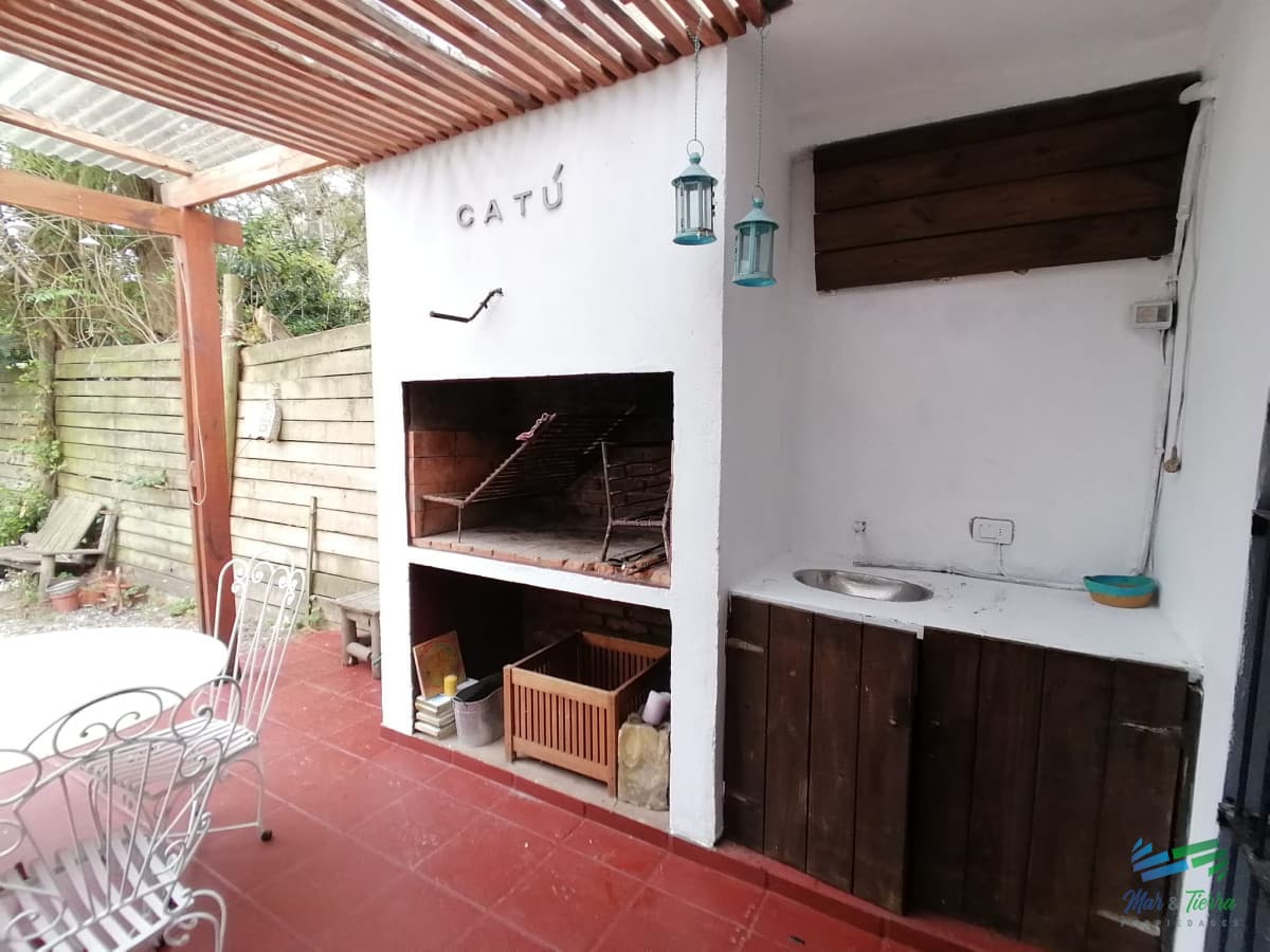 ALQUILER ANUAL DE CASA EN LA BARRA, MALDONADO.