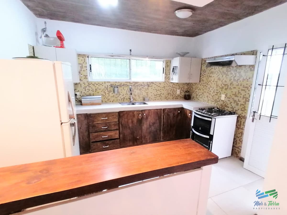 ALQUILER ANUAL DE CASA EN LA BARRA, MALDONADO.