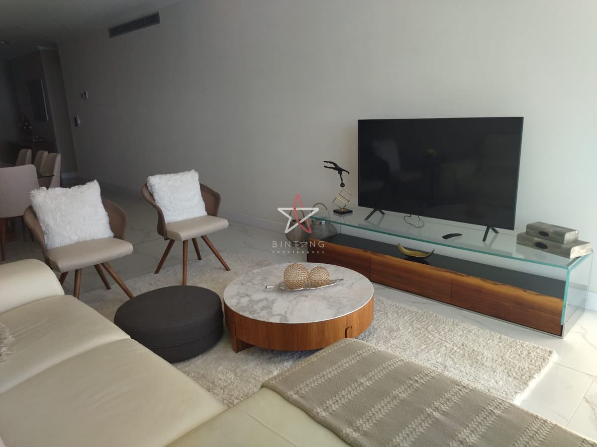 VENTA DE HERMOSO APARTAMENTO, 3 DORMITORIOS EN SUITE,  FRENTE A PLAYA MANSA. - Bintang Propiedades