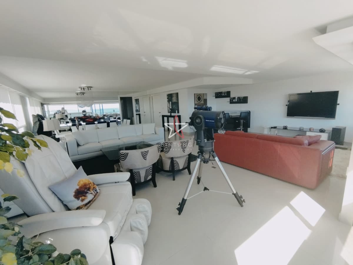 VENTA DE APARTAMENTO DE 3 DORMITORIOS Y DEPENDENCIA CON VISTA A LA MANSA - Bintang Propiedades