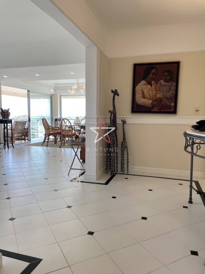 Amplio apartamento en primera línea  - Bintang Propiedades