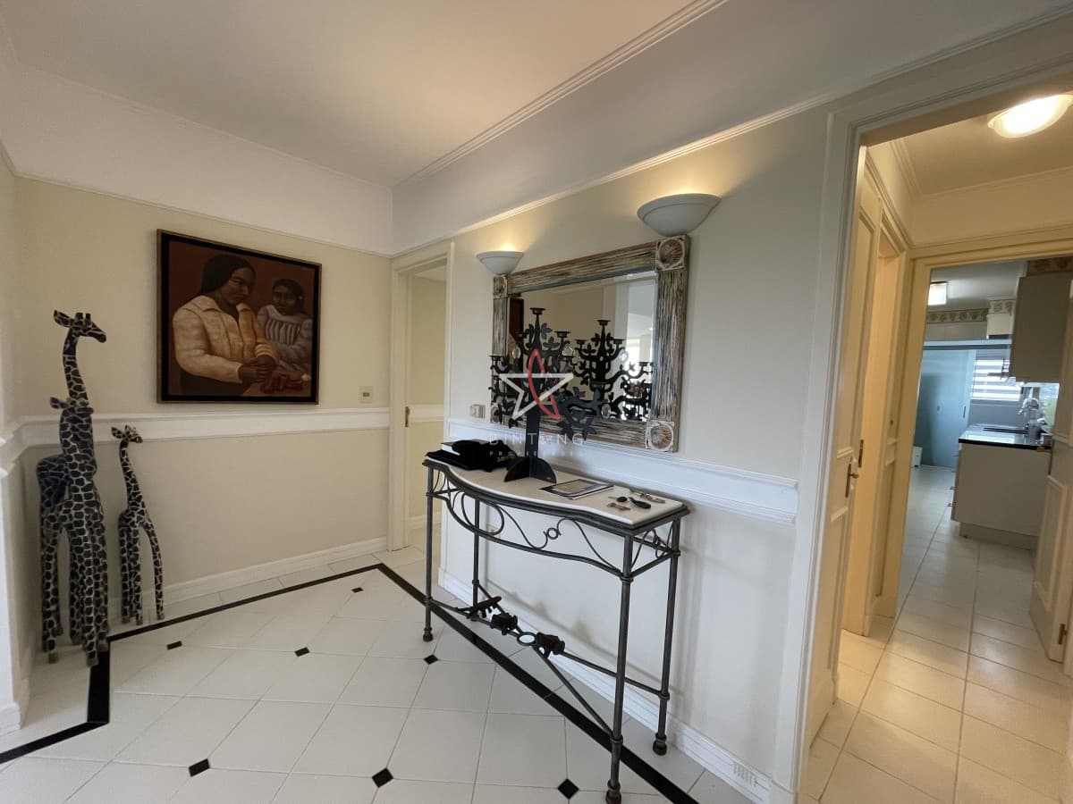 Amplio apartamento en primera línea  - Bintang Propiedades