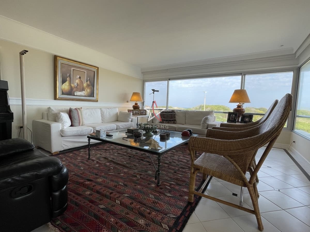 Amplio apartamento en primera línea  - Bintang Propiedades