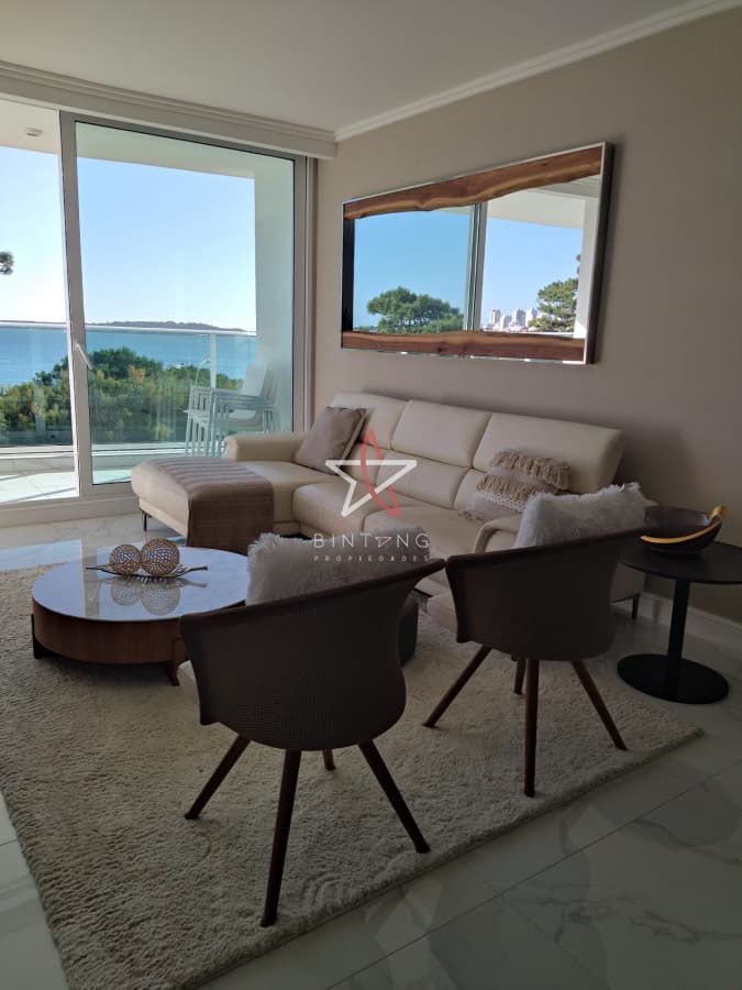 VENTA DE HERMOSO APARTAMENTO, 3 DORMITORIOS EN SUITE,  FRENTE A PLAYA MANSA. - Bintang Propiedades
