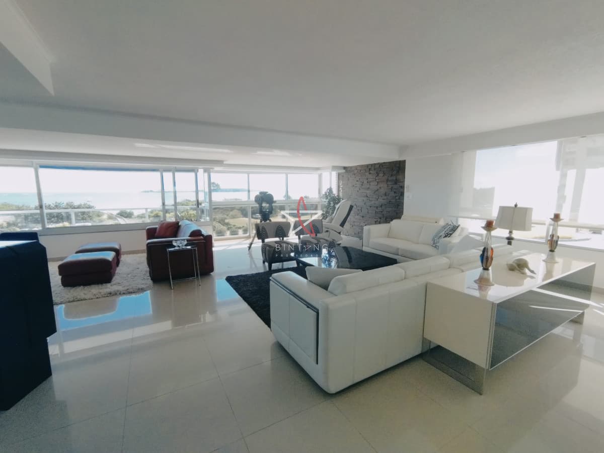 VENTA DE APARTAMENTO DE 3 DORMITORIOS Y DEPENDENCIA CON VISTA A LA MANSA - Bintang Propiedades