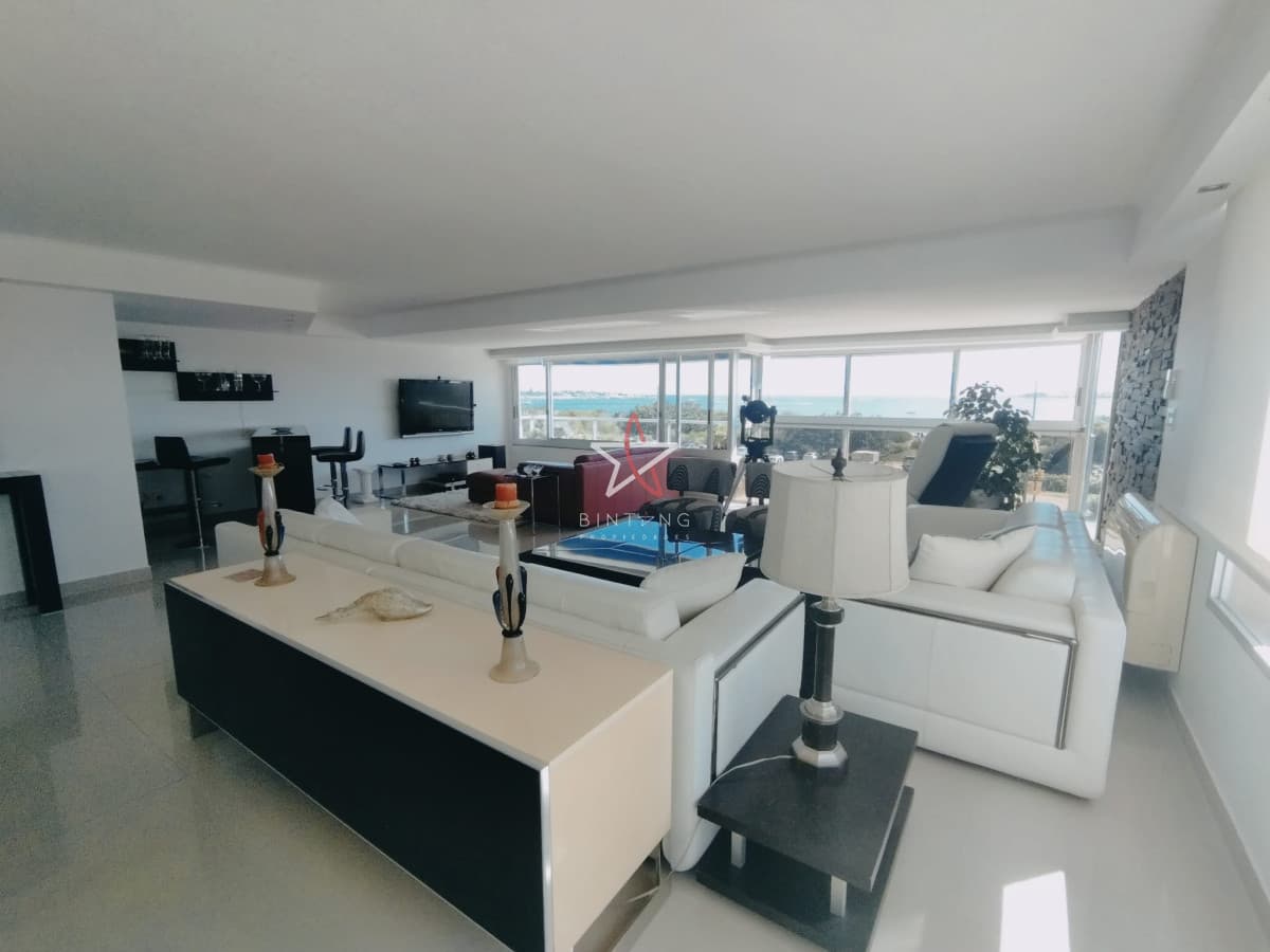 VENTA DE APARTAMENTO DE 3 DORMITORIOS Y DEPENDENCIA CON VISTA A LA MANSA - Bintang Propiedades